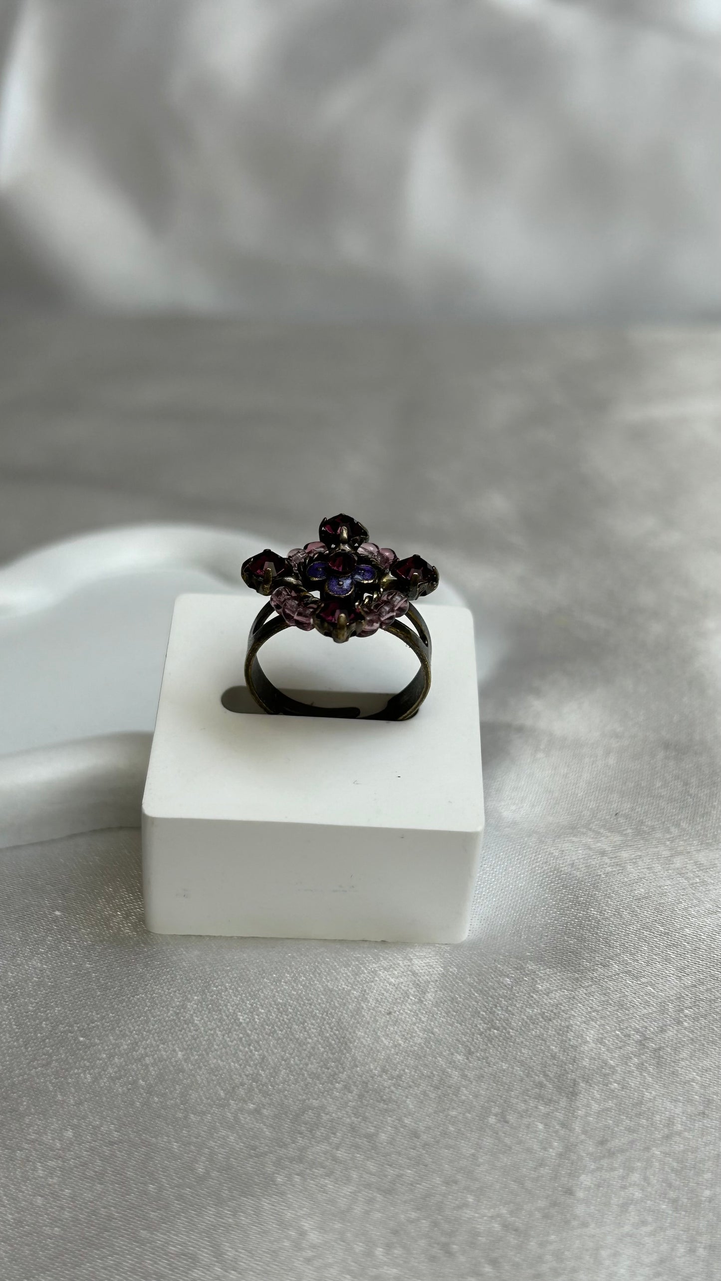 Bague vintage atypique bronze et perles violettes