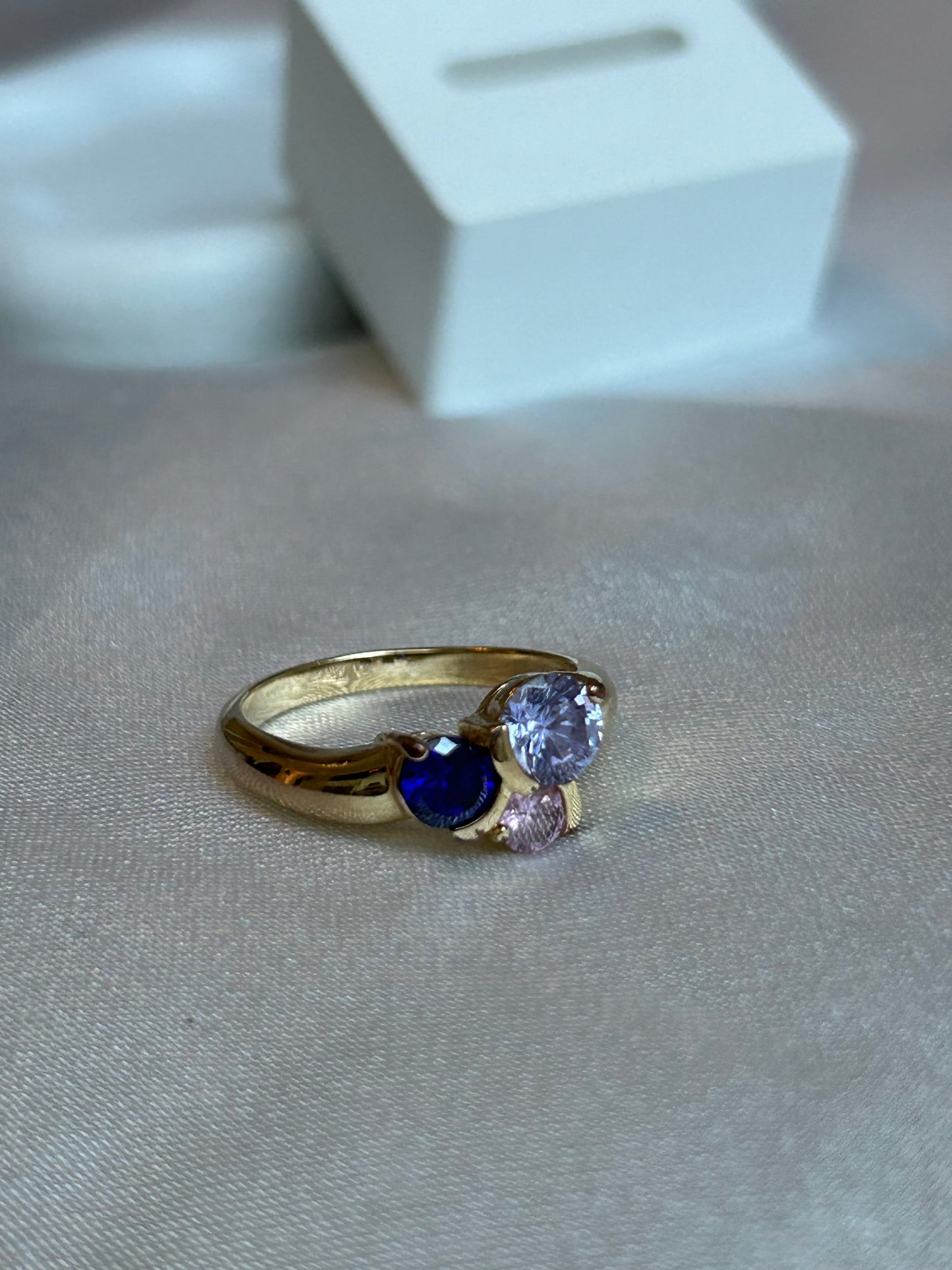 Bague femme doré et pierres violettes taille 60