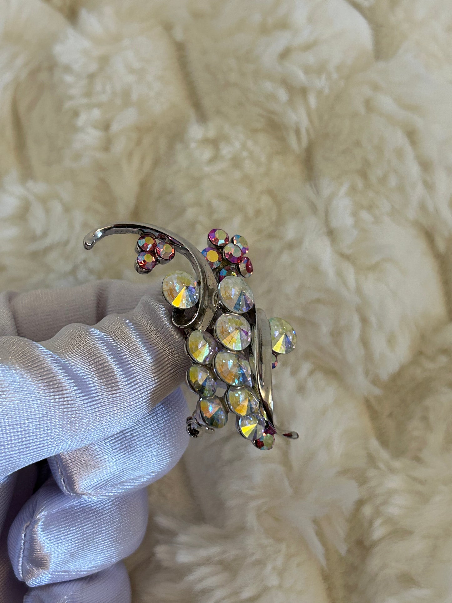 Splendide broche en fantaisie argenté et rose scintillantes