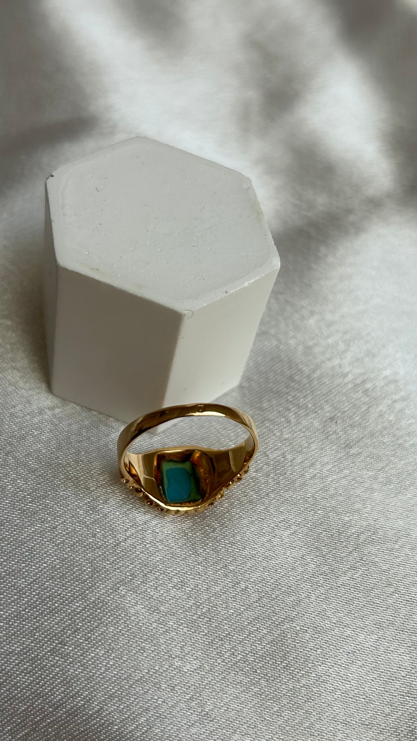 Bague chevalière plaqué or et turquoise taille 58