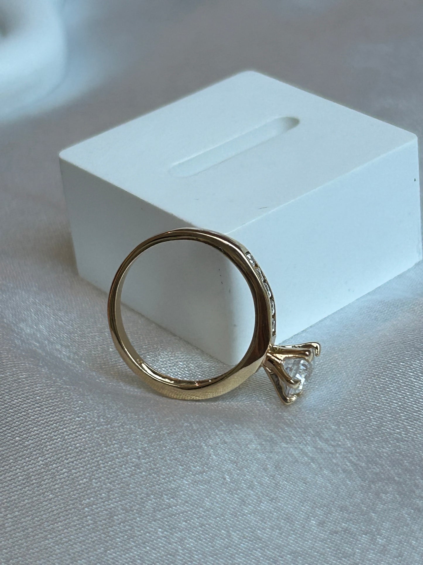 Splendide Bague Solitaire avec Strass en Plaqué Or