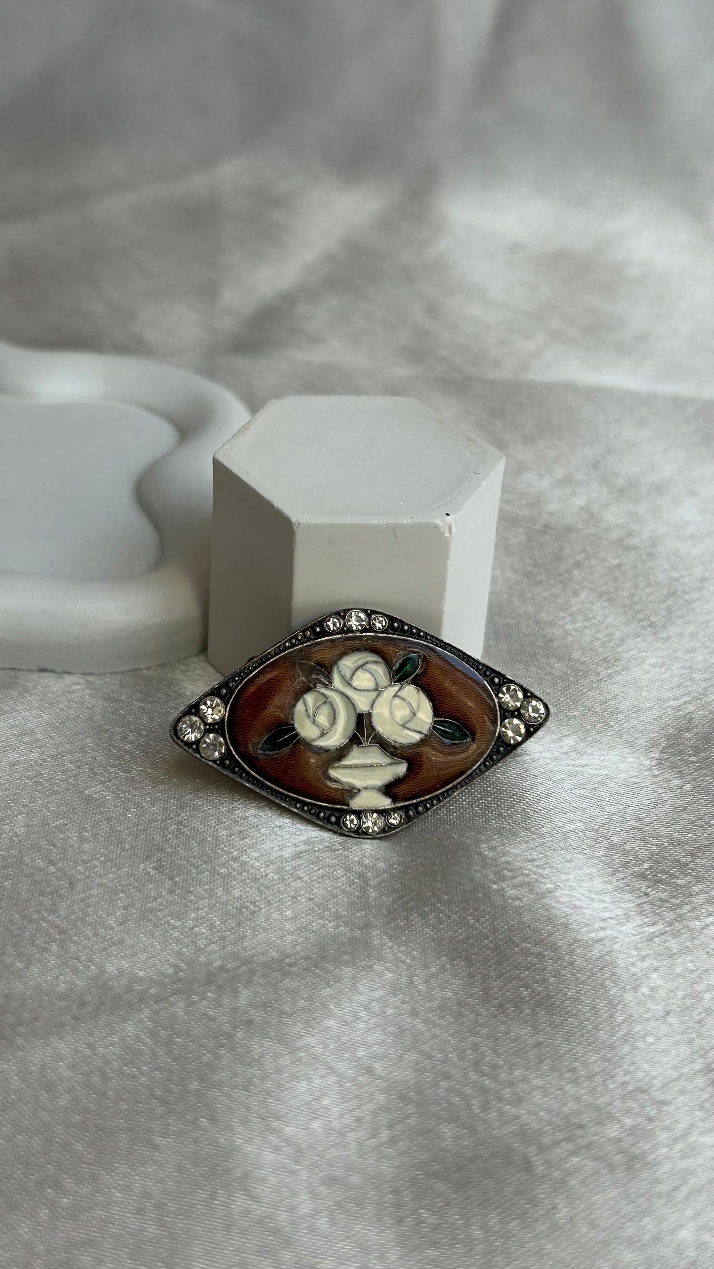 Broche vintage atypique fleurs rose peintes