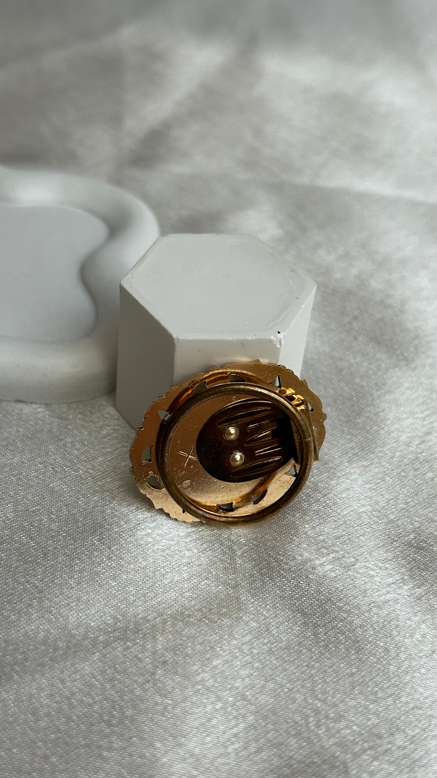 Broche à clip vintage fleur dorée bronze