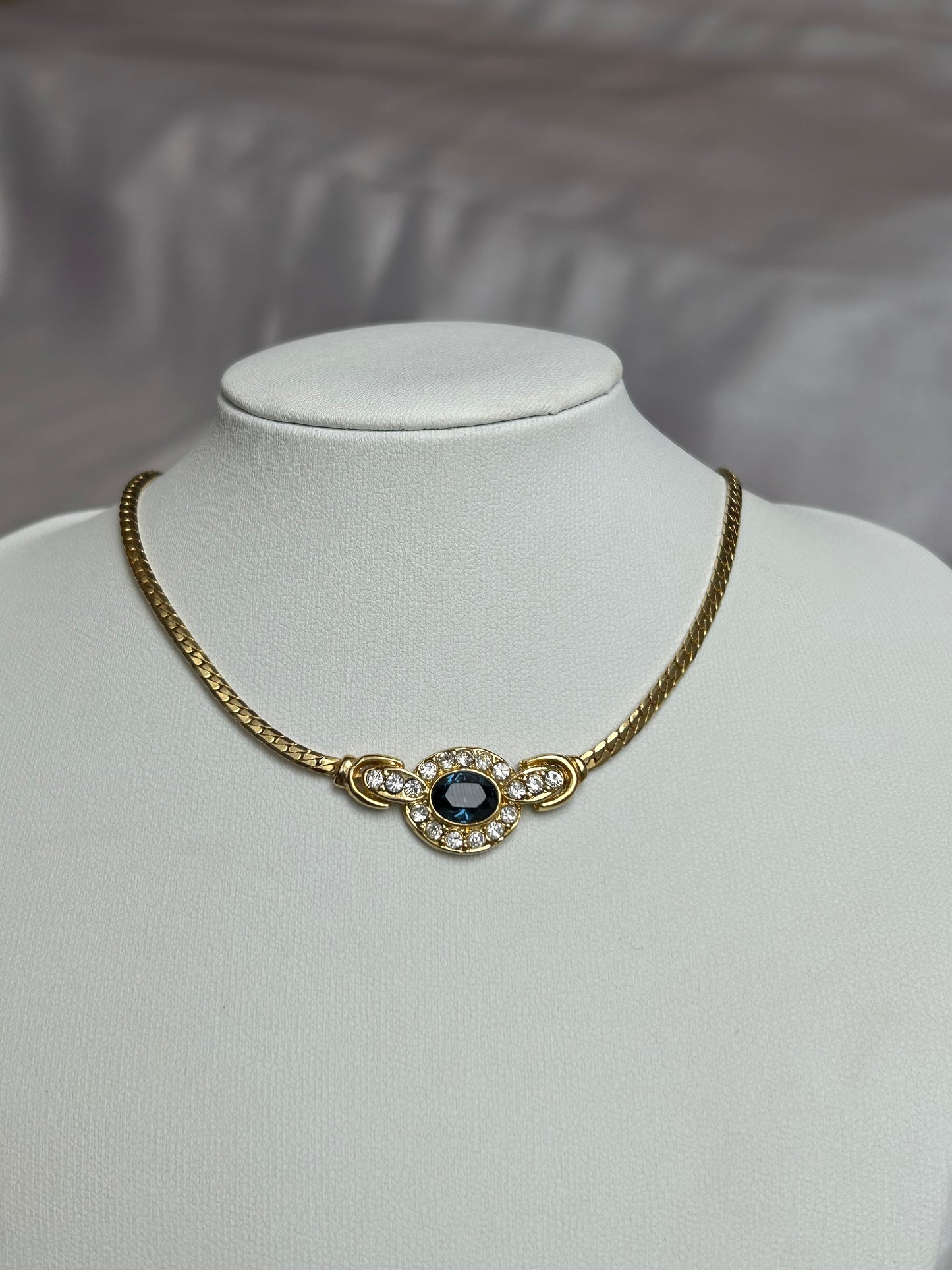 Collier vintage doré et pierre bleu avec strass