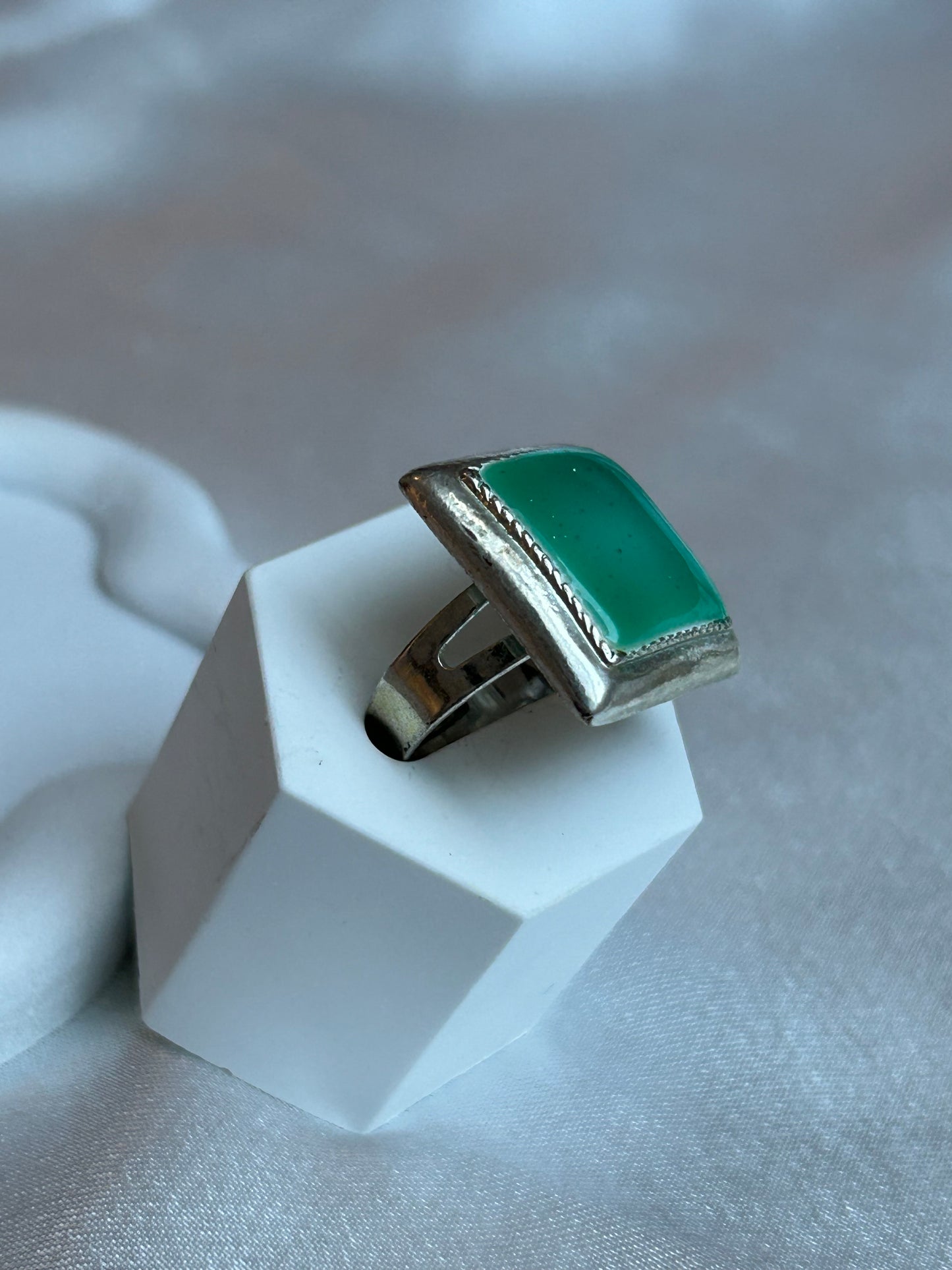 Bague vintage argenté et verte ajustable