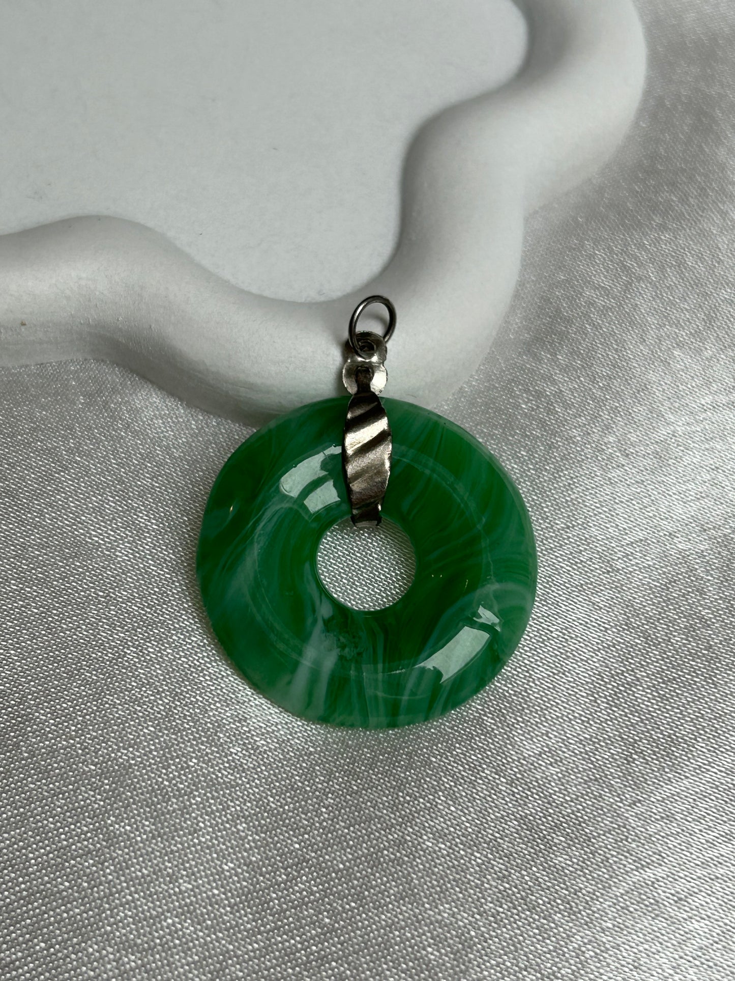 Pendentif vintage cercle vert marbre et Métal argenté