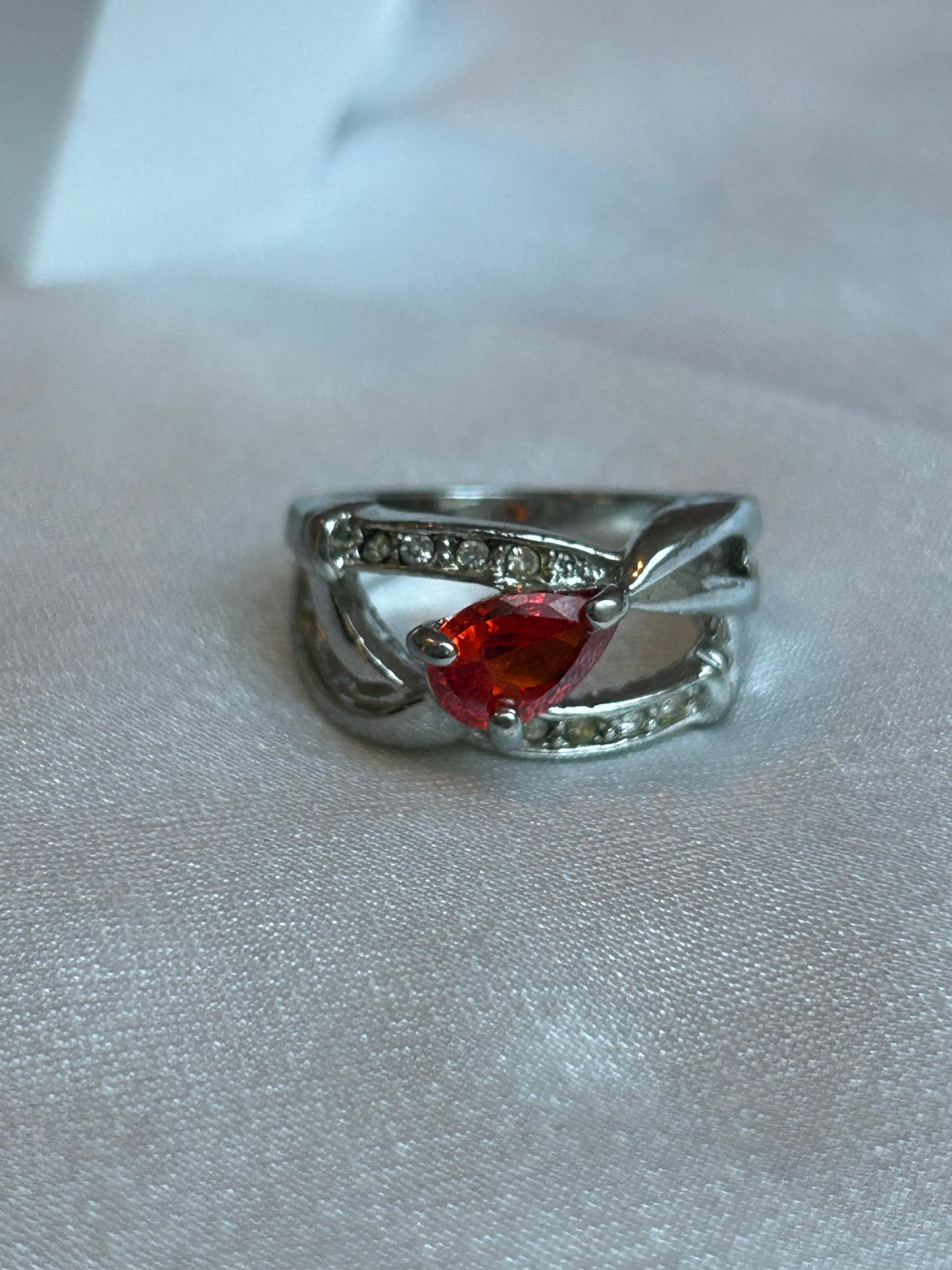 Bague vintage taille 58 argenté et strass rouge
