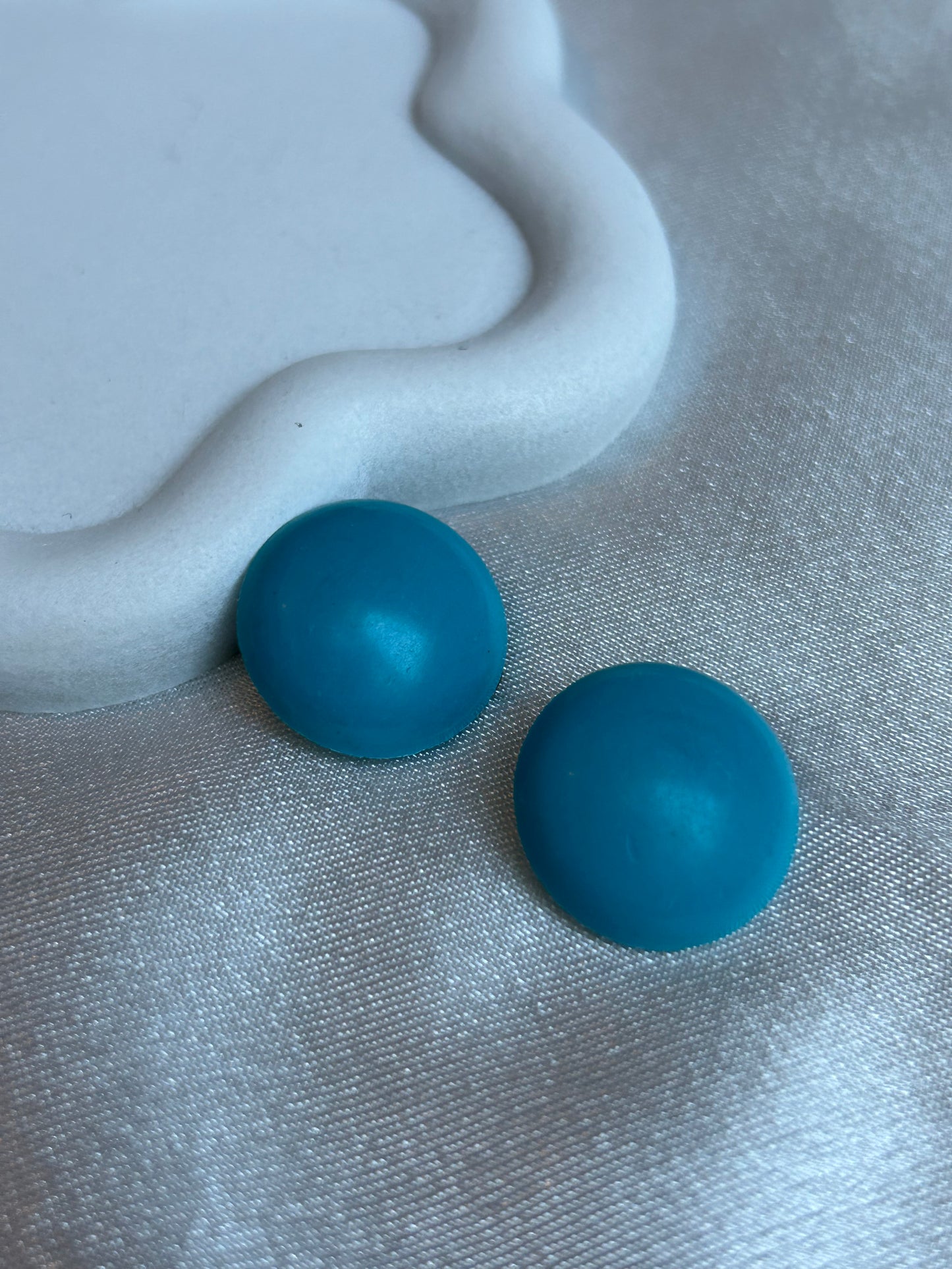 Boucles d’oreilles pins vintage bleue