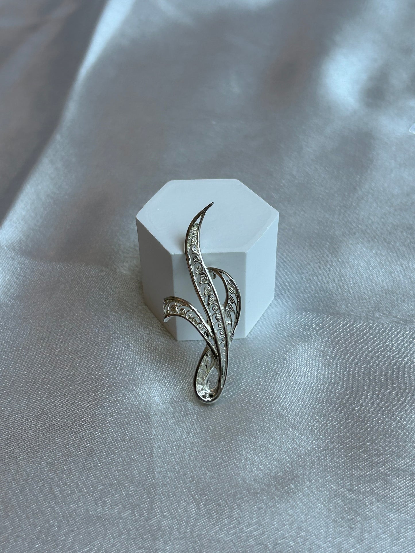 Broche vintage argenté scintillante