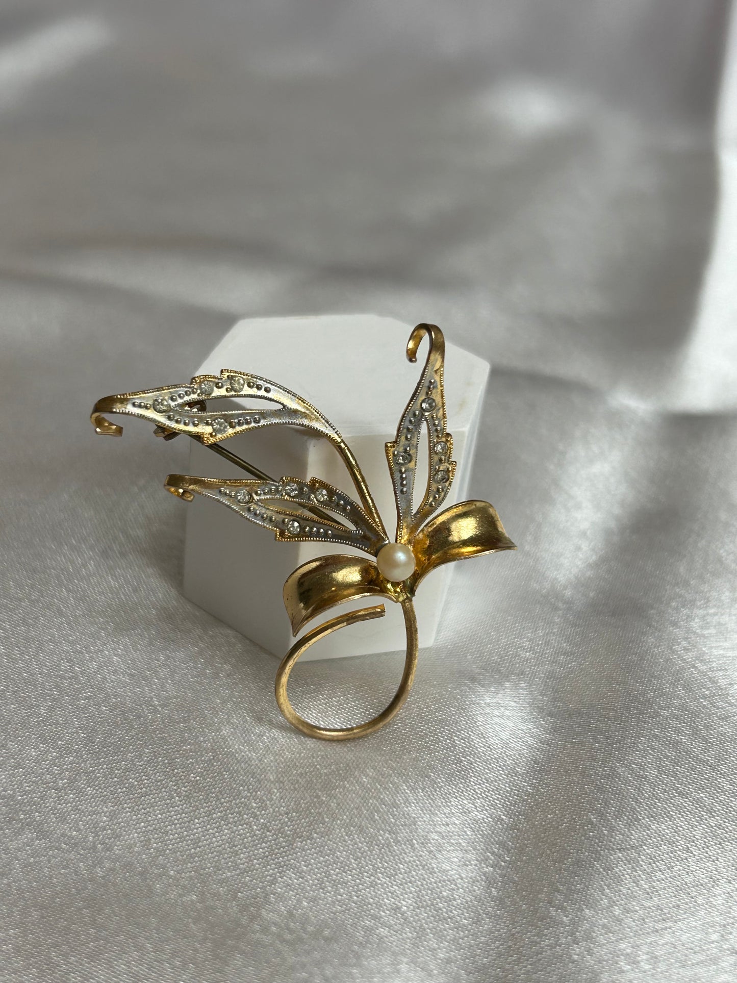 Broche vintage doré et argenté feuille et perle