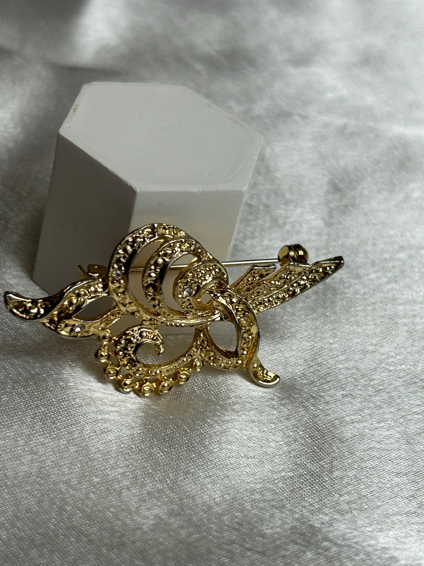 Broche vintage doré et strass