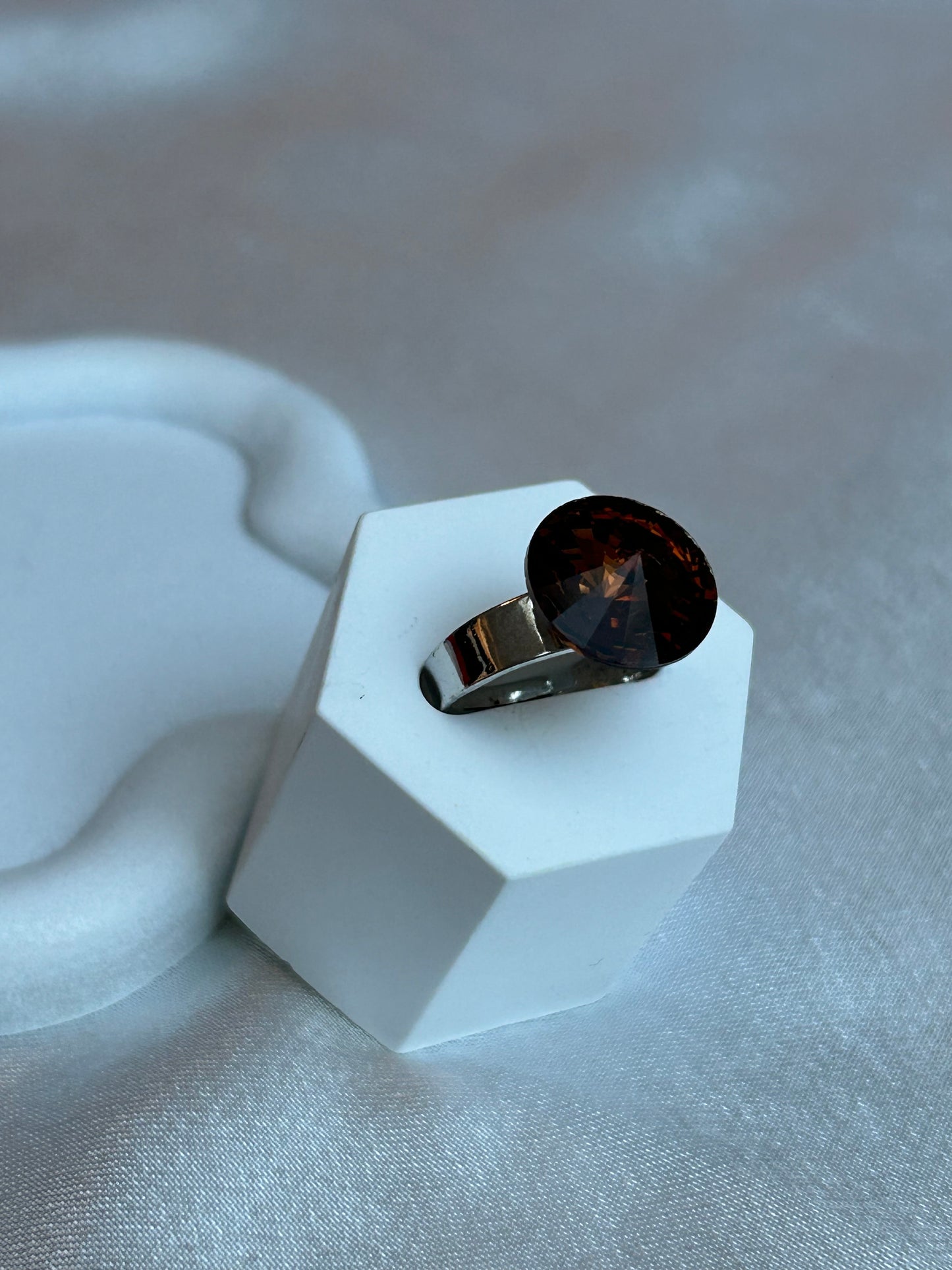 Bague vintage ajustable argenté et strass brun