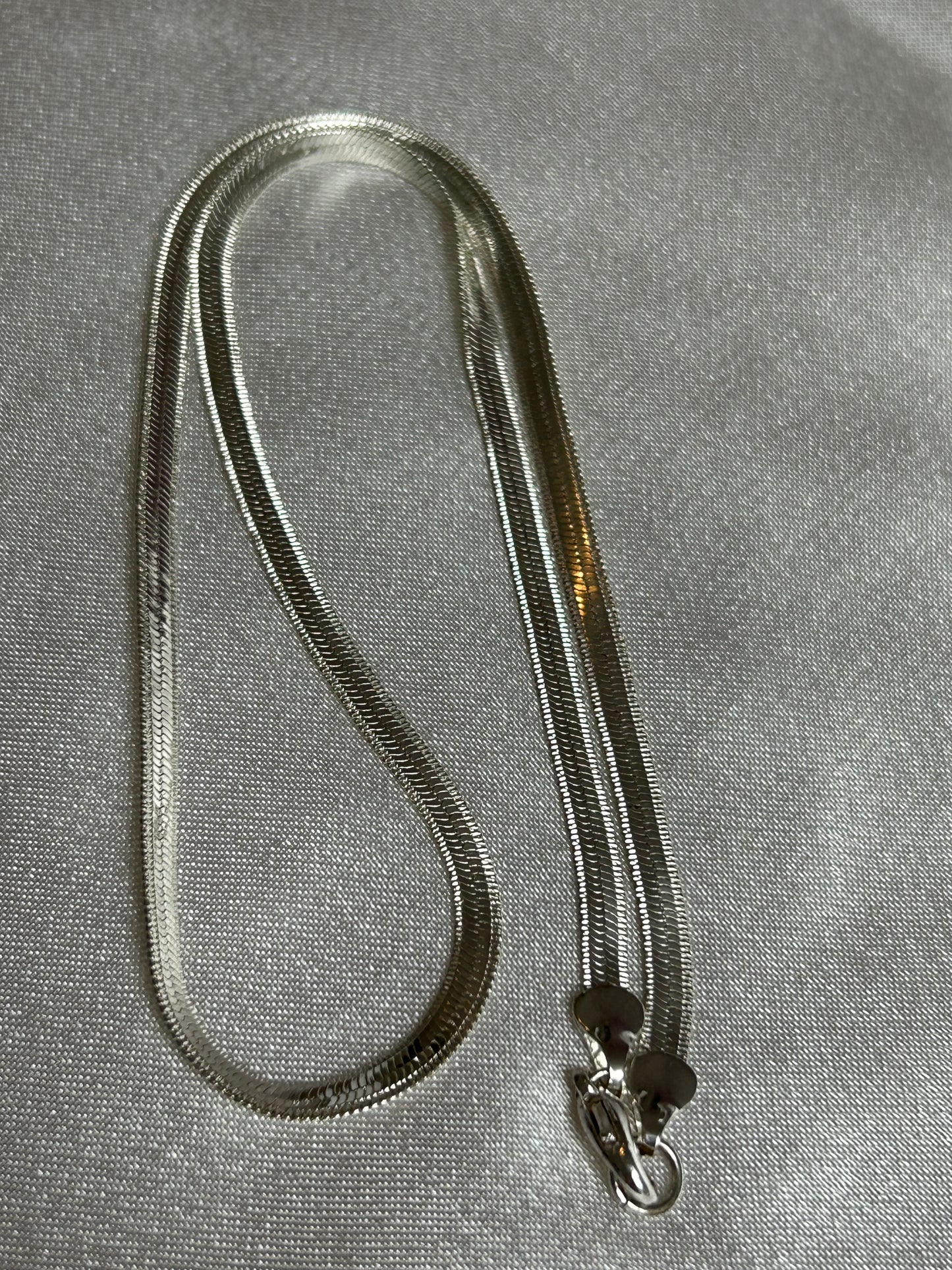 Collier vintage maille plate argenté scintillant