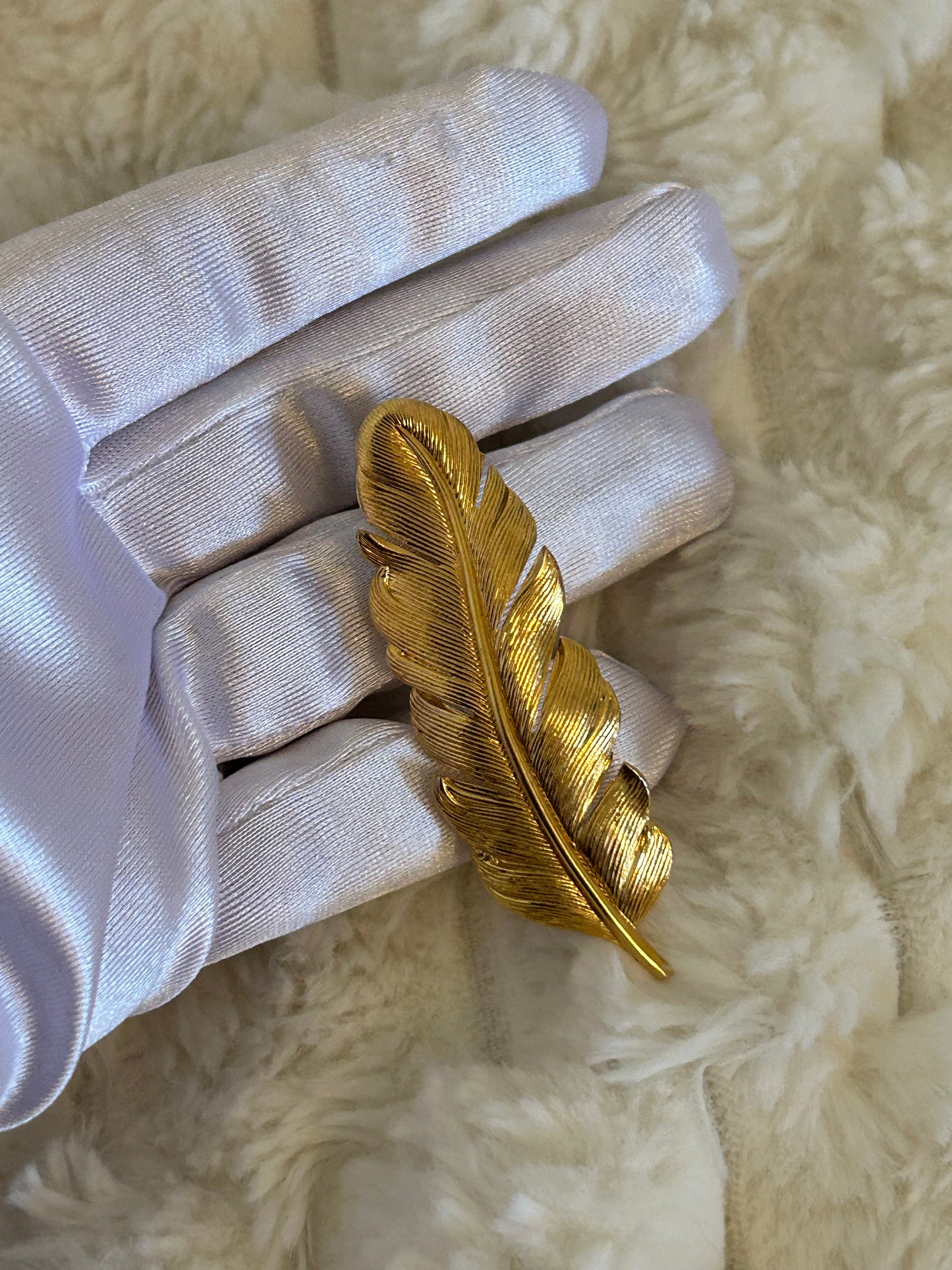 Splendide broche en plaqué or modèle feuille doré