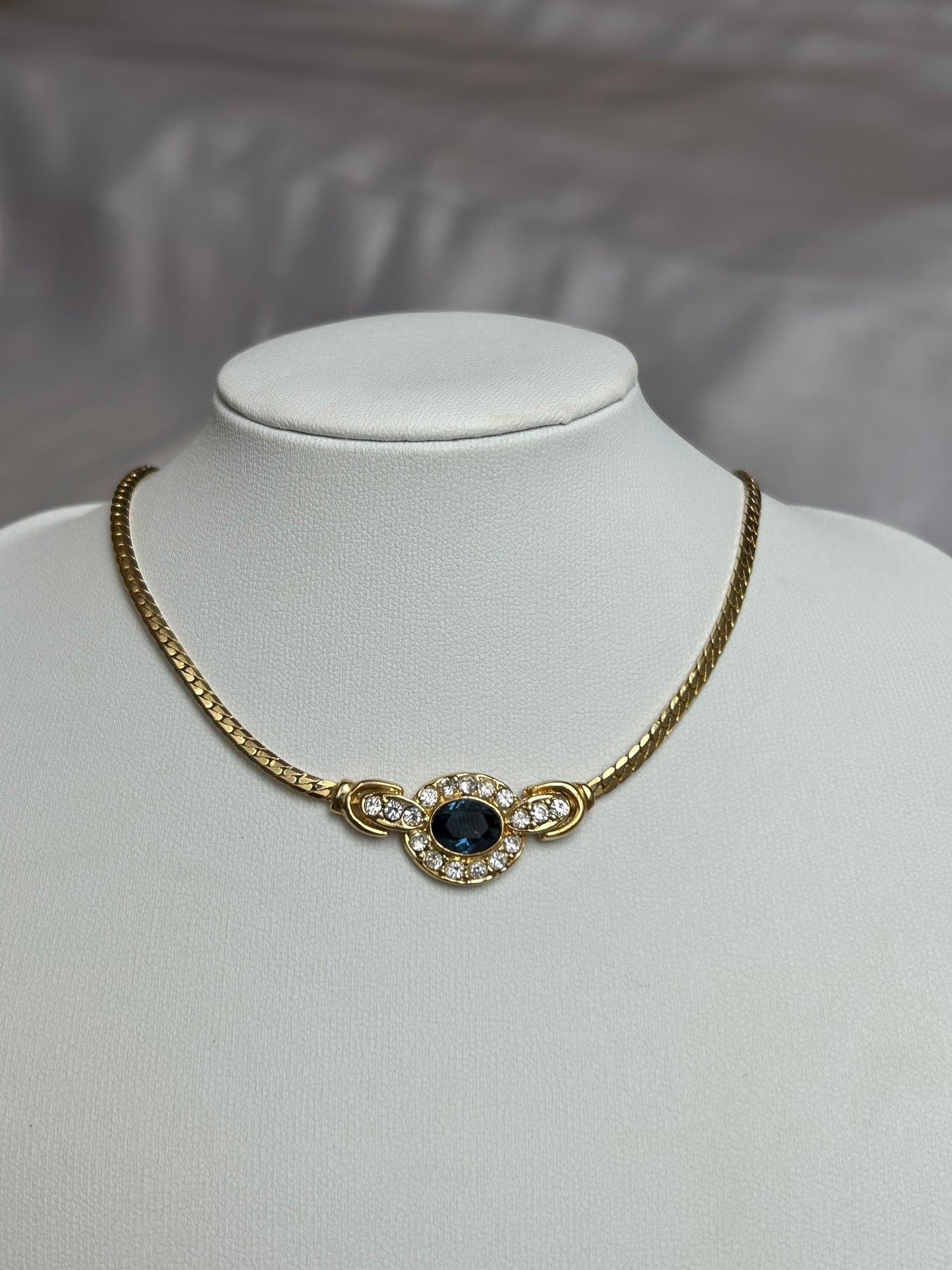 Collier vintage doré et pierre bleu avec strass