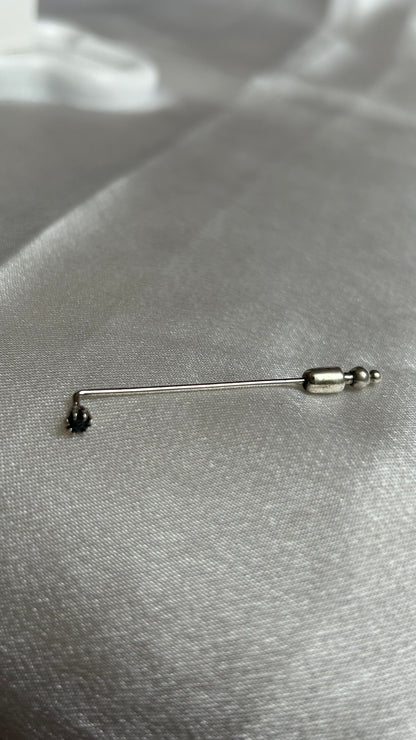 Broche vintage argenté refermable et pierre