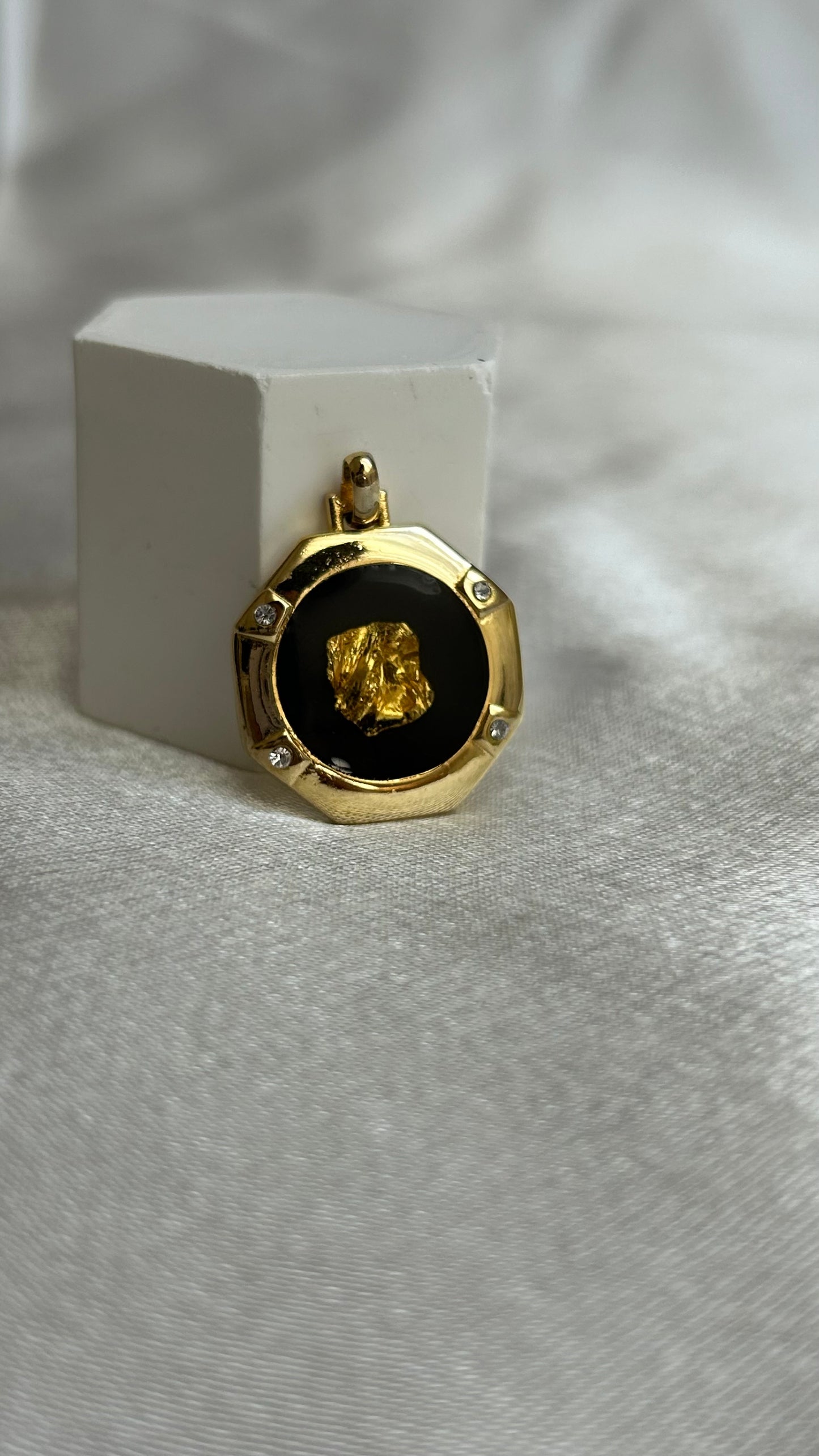 Pendentif vintage feuille d’or plaqué or