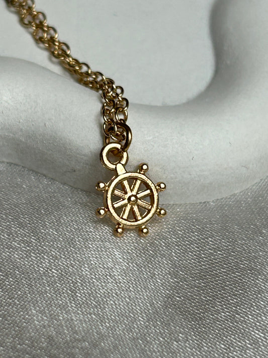 Pendentif doré volant de bateau