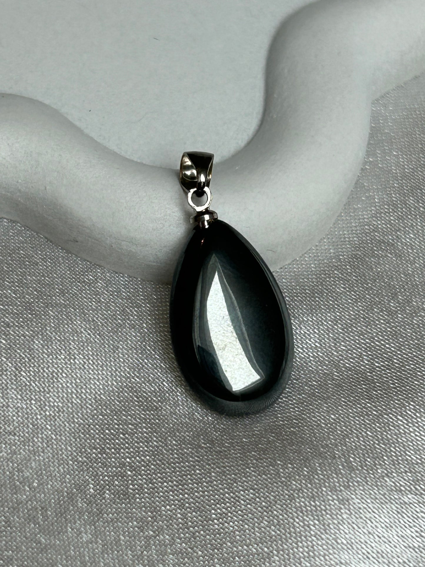 Pendentif vintage pierre grise noir et argenté