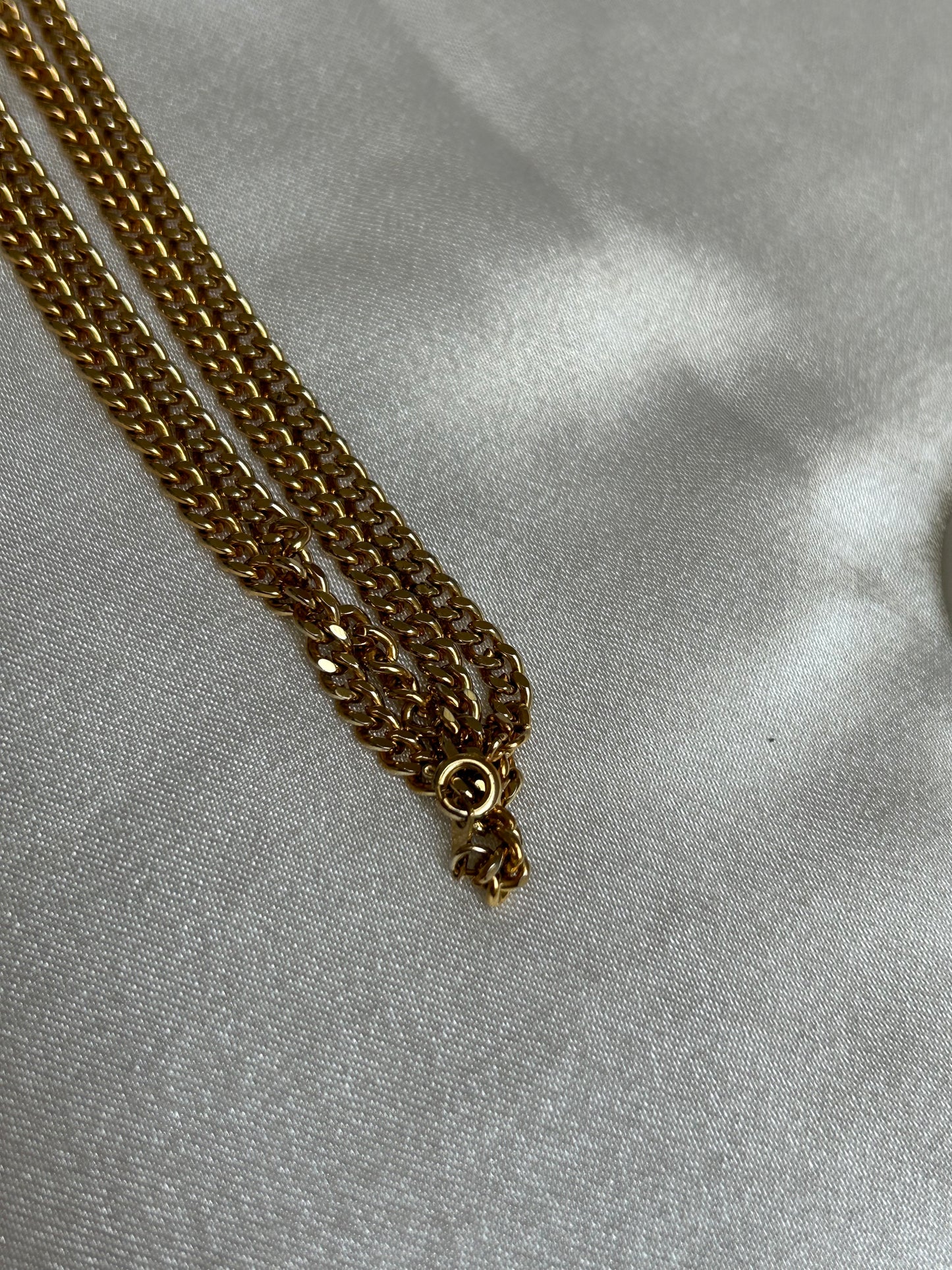 Jolie collier chaîne vintage doré belles mailles