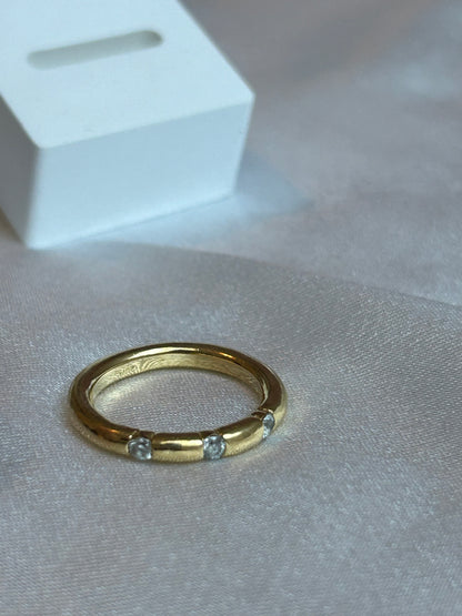 Bague en plaqué or et strass taille 60