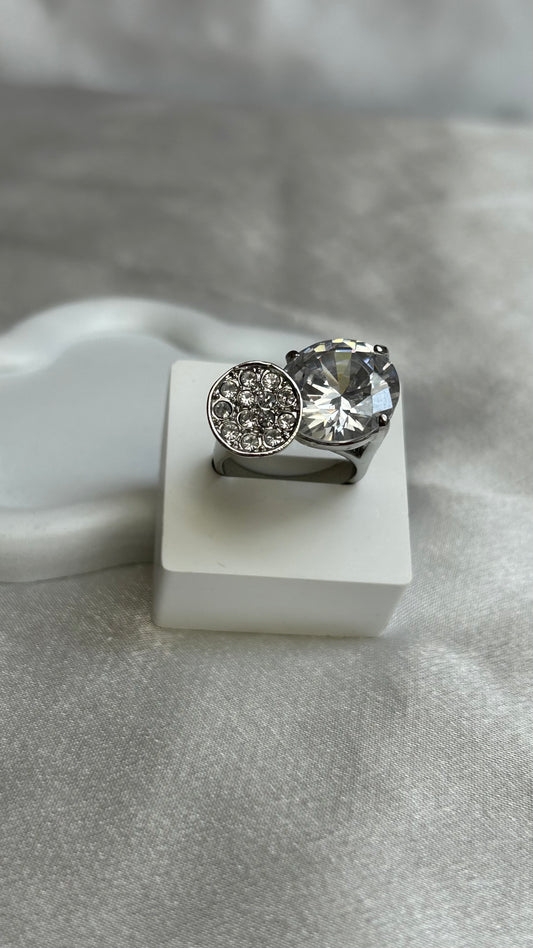 Splendide bague vintage argenté et énorme strass taille 60