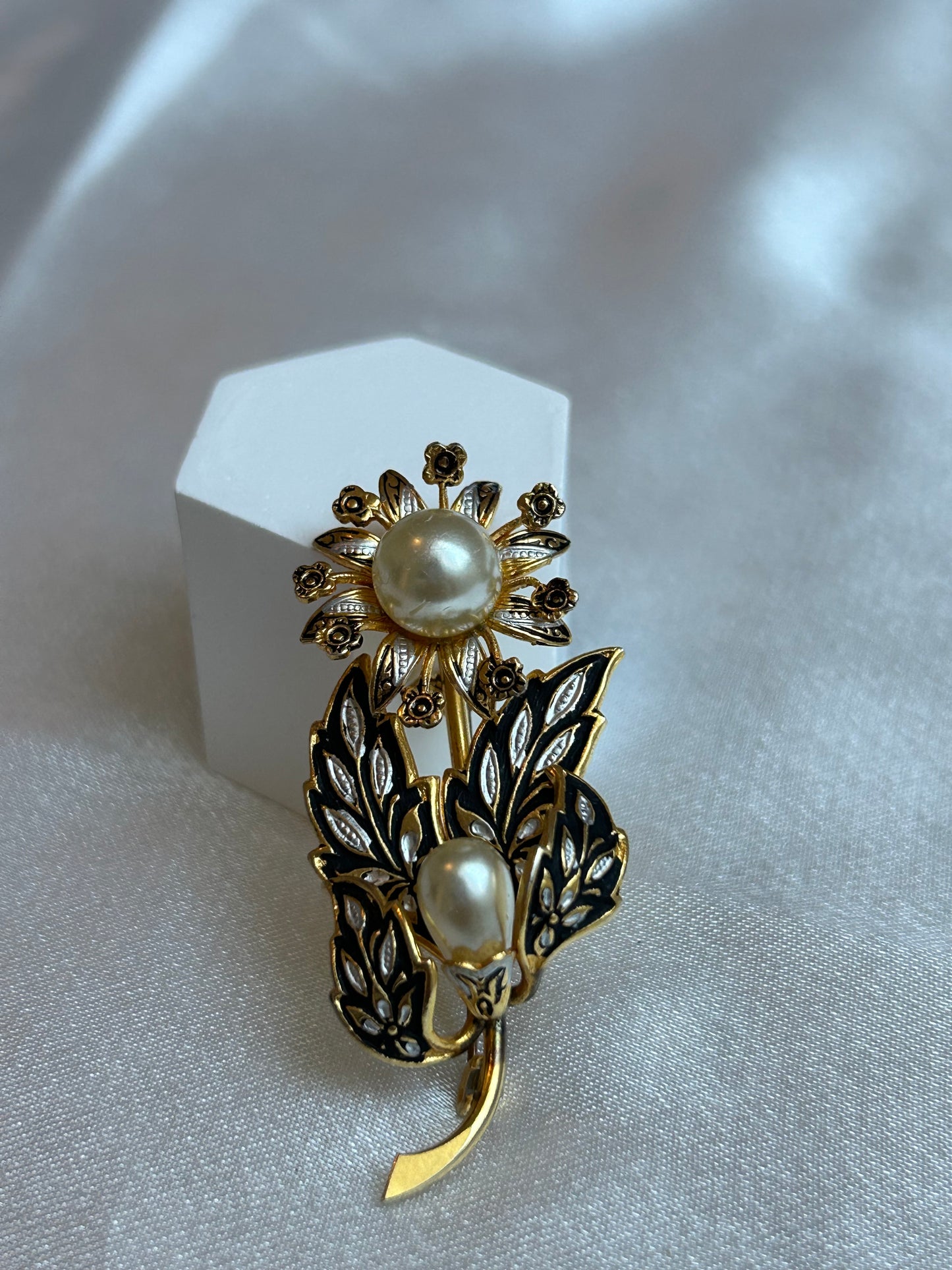Broche en or de Tolède vintage fleur et perle style culture