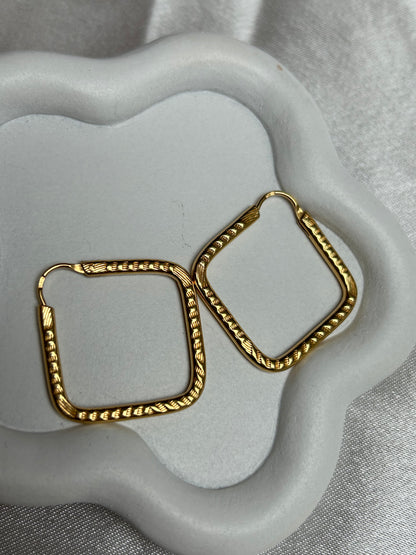 Boucle d’oreille style créoles losange en plaqué or