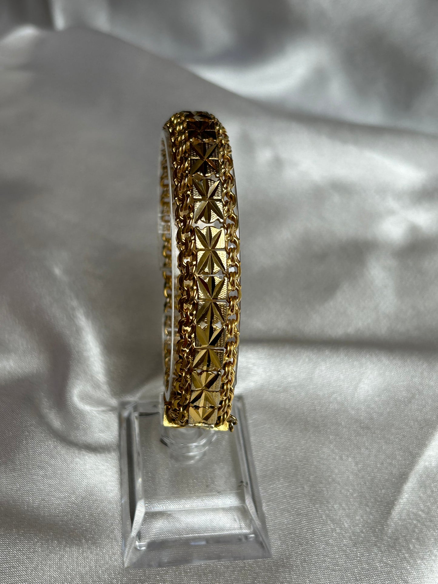 Bracelet vintage plaqué or femme ciselé