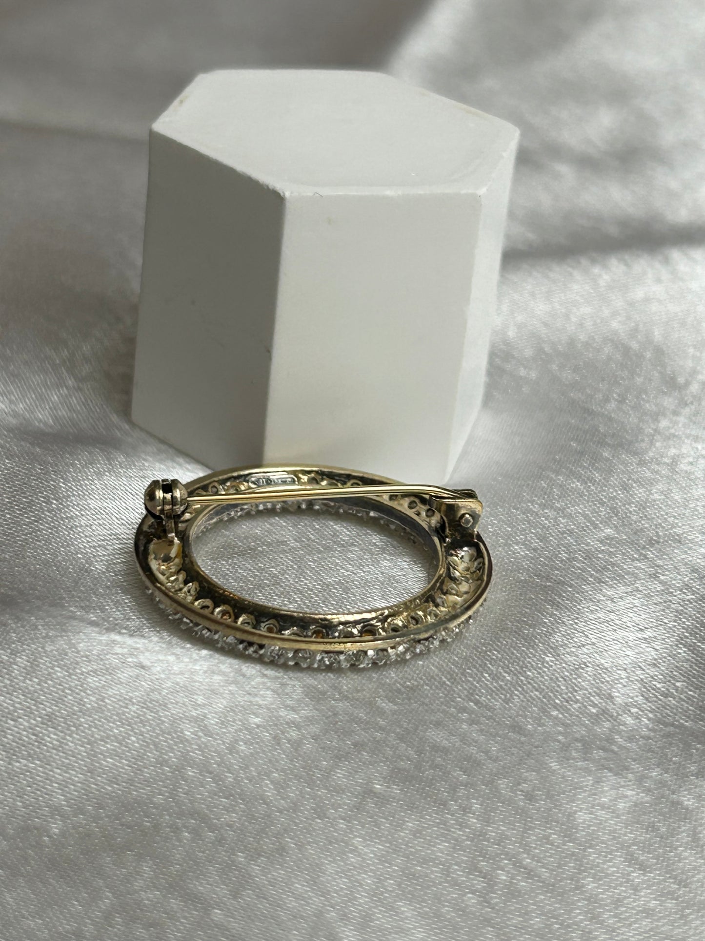 Broche vintage cercle argenté et strass en argent 925