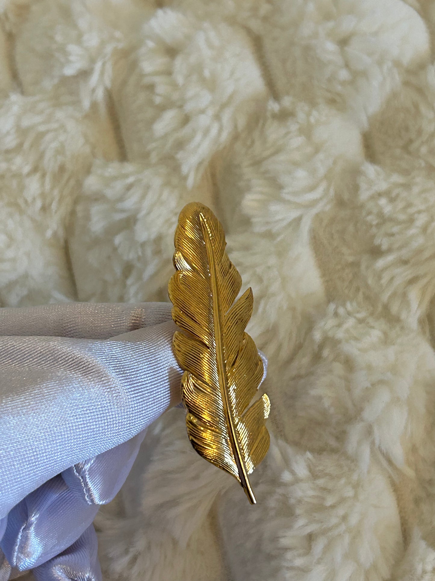 Splendide broche en plaqué or modèle feuille doré