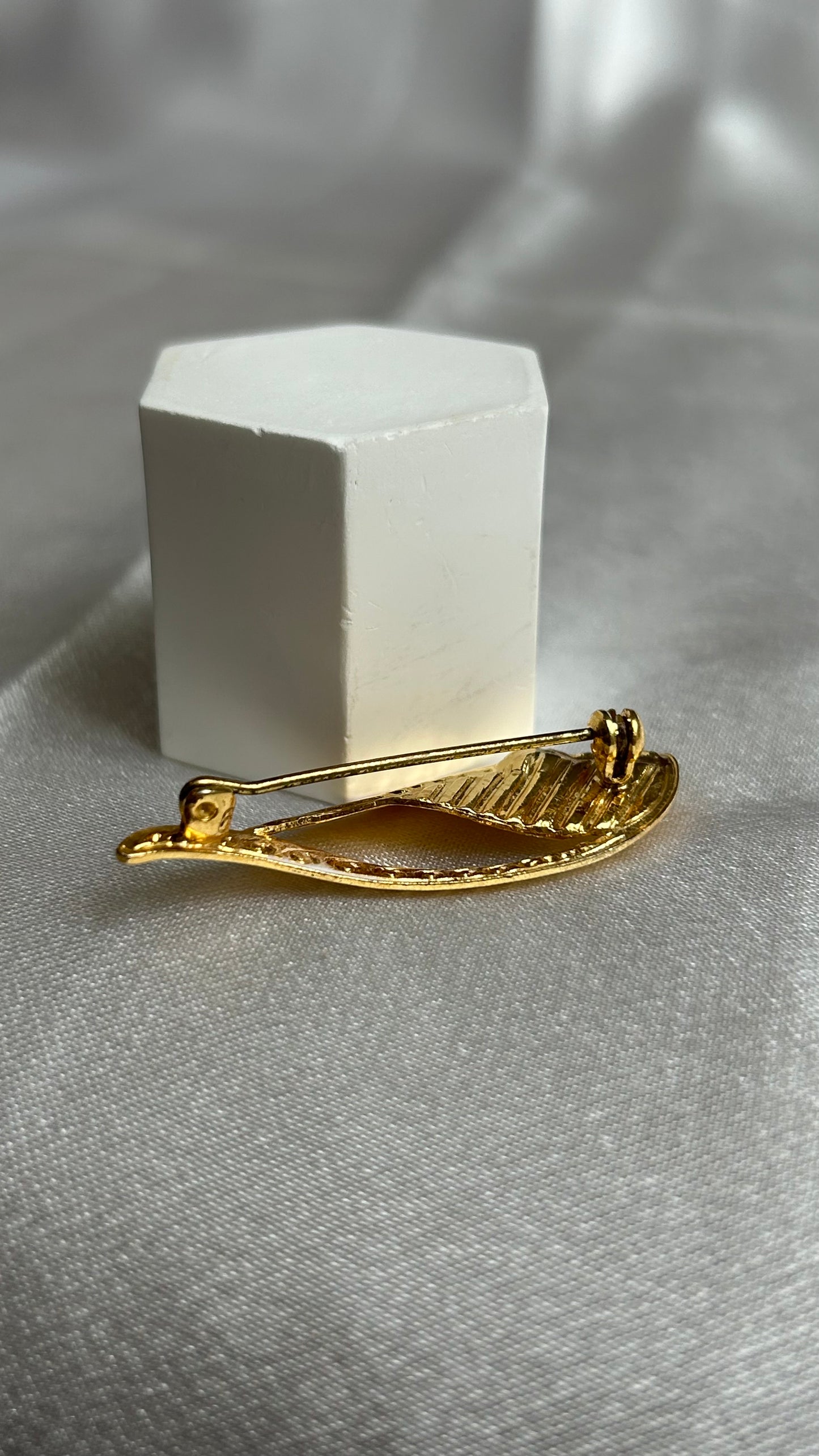 Broche vintage feuille et perle