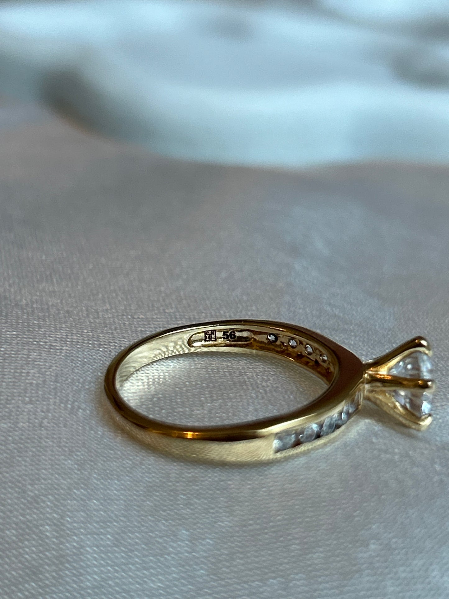 Splendide Bague Solitaire avec Strass en Plaqué Or