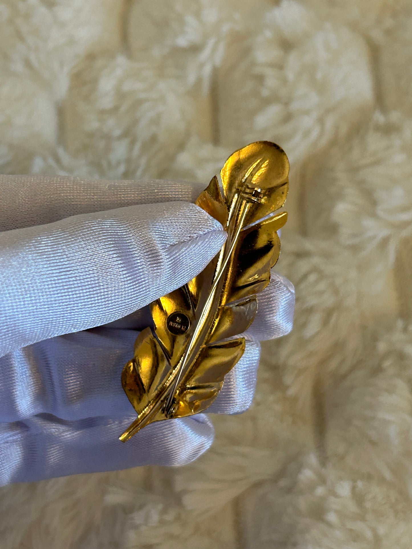 Splendide broche en plaqué or modèle feuille doré