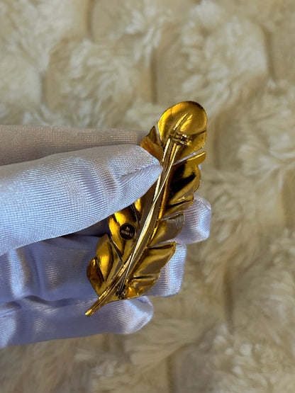 Splendide broche en plaqué or modèle feuille doré