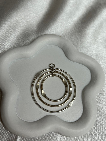 Pendentif vintage argenté 3 cercles atypique
