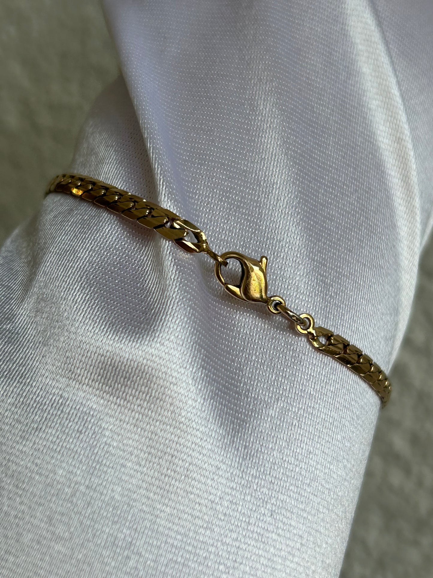 Splendide bracelet en plaqué or maille plates