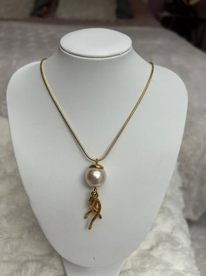 Jolie collier vintage doré et perle fantaisie