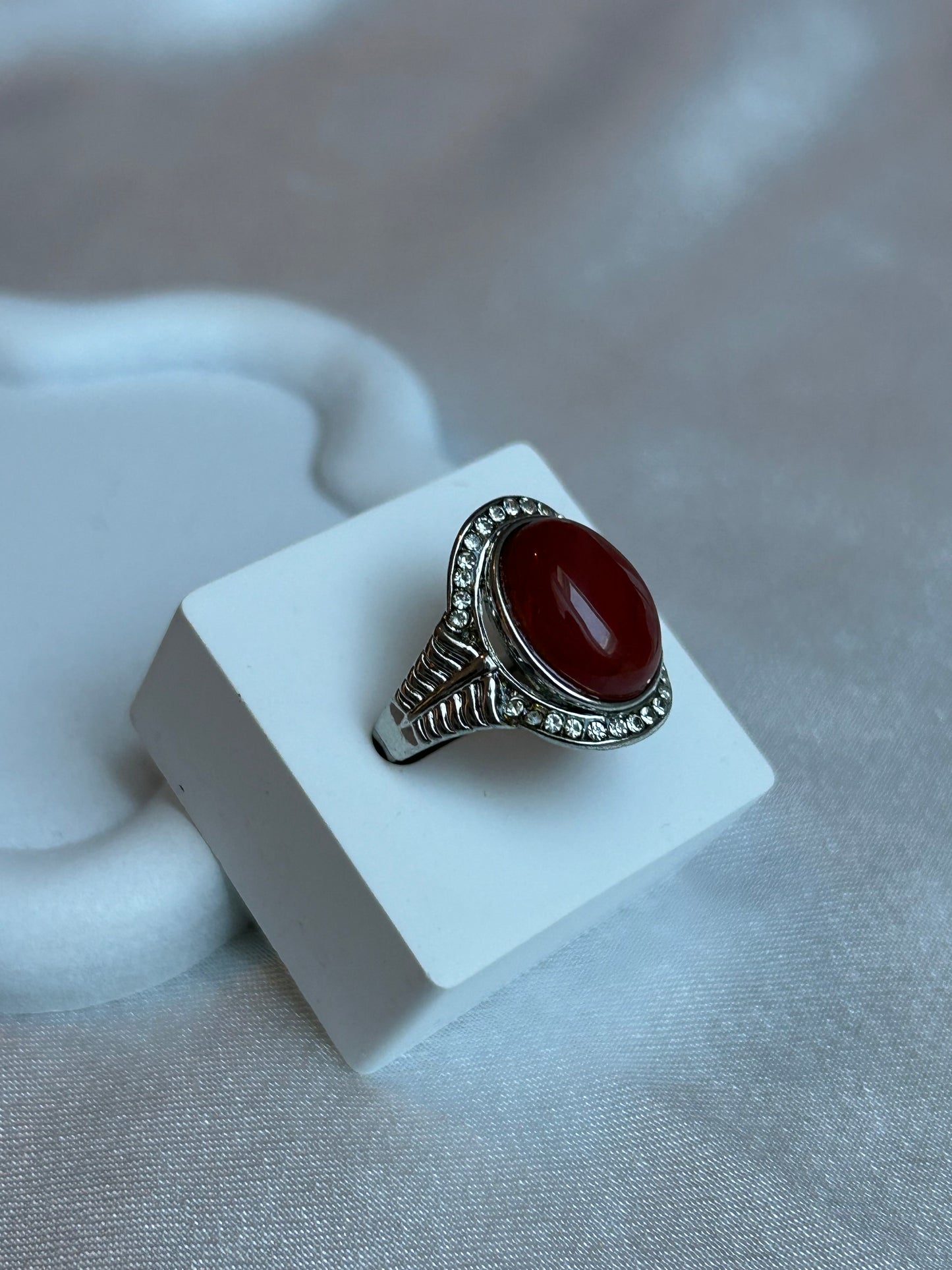 Bague vintage pierre rouge taille 59-60