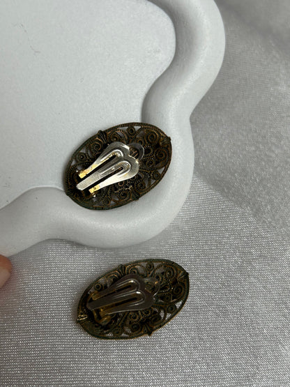 Boucles d’oreille pins vintage doré bronze