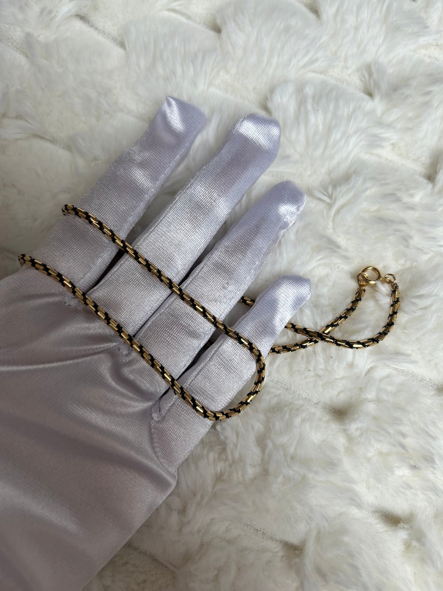 Jolie collier chaîne vintage torsadé noir et doré