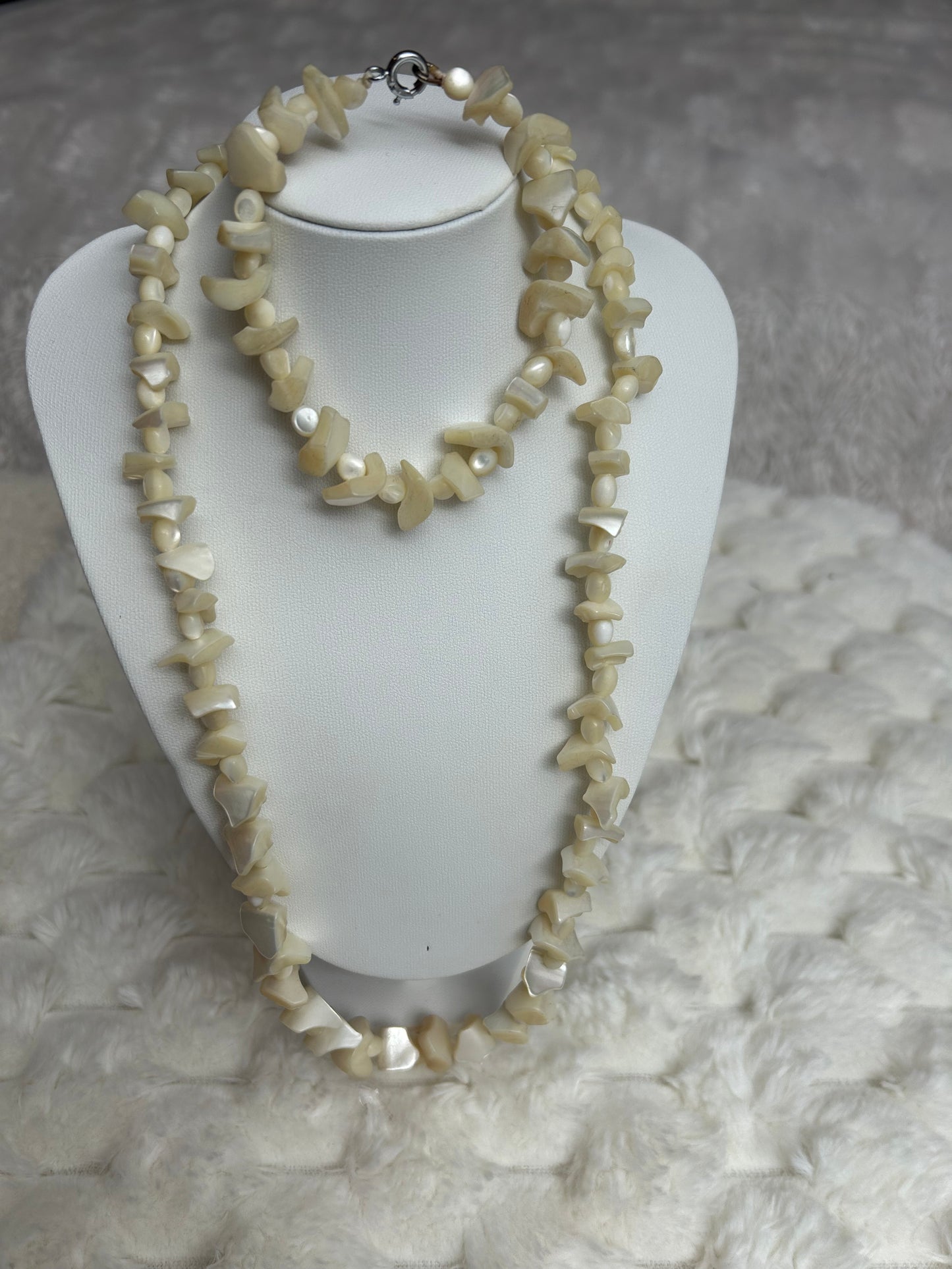 Jolie parure vintage perle nacré et fermoirs argenté