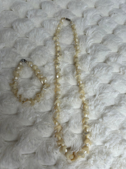 Jolie parure vintage perle nacré et fermoirs argenté