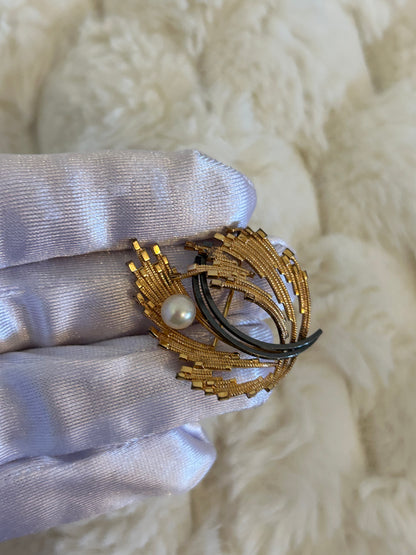 Jolie broche en plaqué or bicolore et perle modèle feuille doré