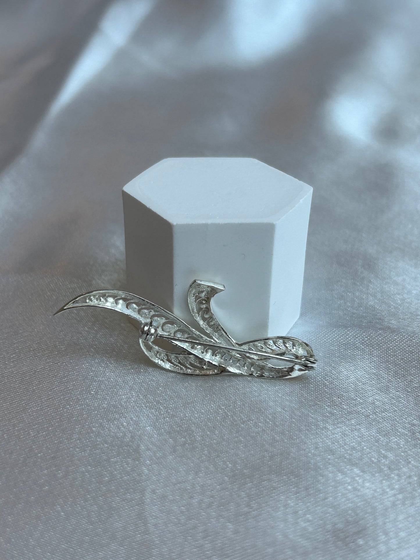 Broche vintage argenté scintillante