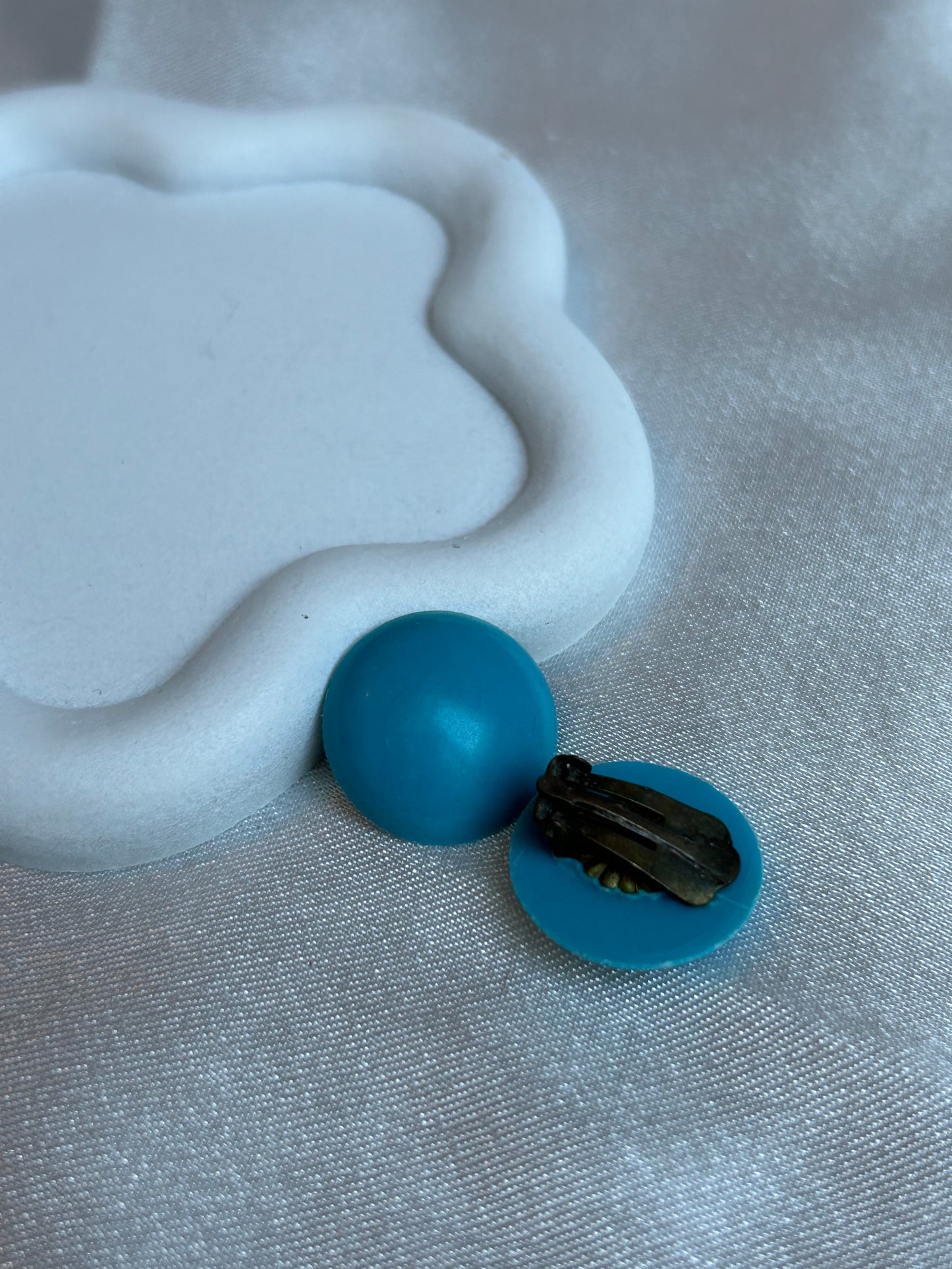 Boucles d’oreilles pins vintage bleue