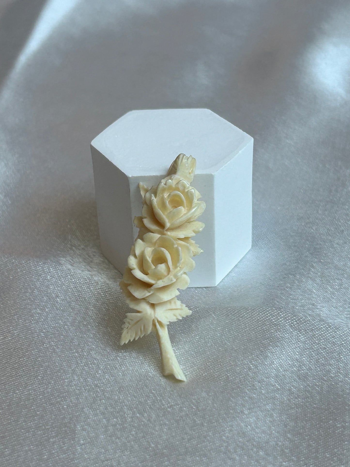 Broche vintage fleurs roses  beige doré