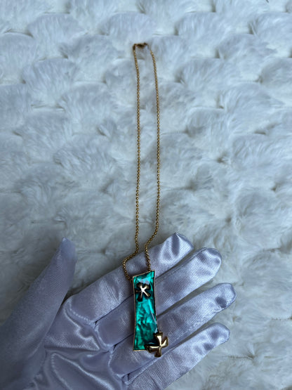 Magnifique collier d’occasion avec pendentif atypique