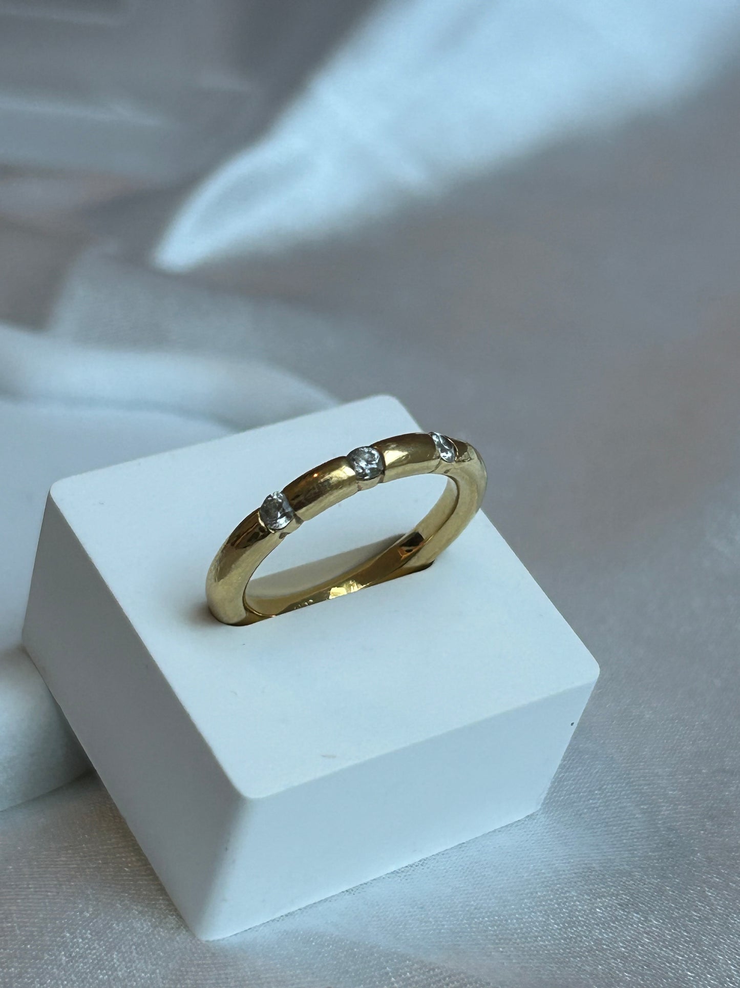 Bague en plaqué or et strass taille 60