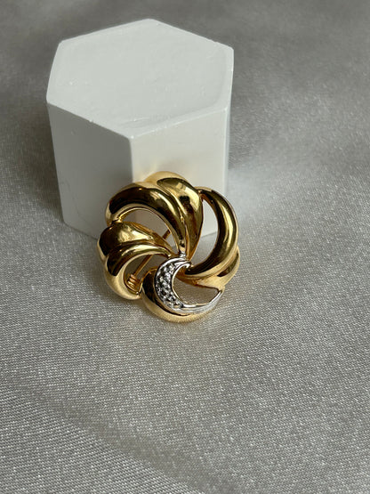 Broche plaqué or bicolore fleur